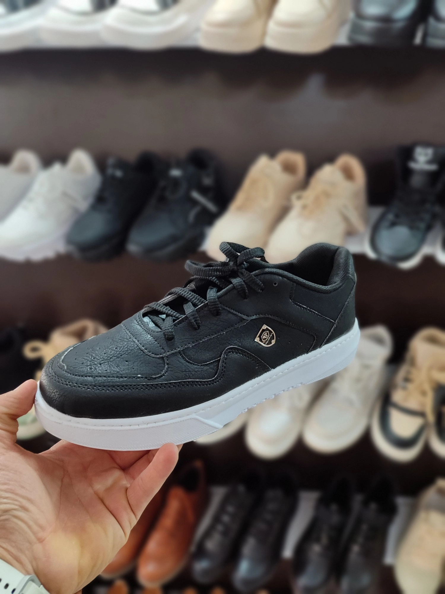 خرید آنلاین کتونی مردانه