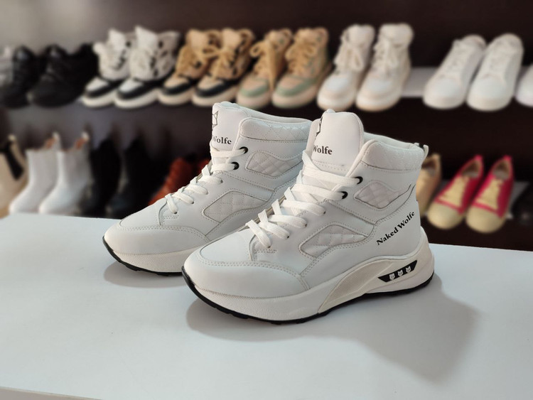 فروشگاه کتونی ساقدار زنانه