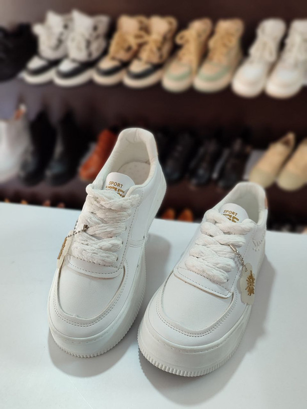 خرید اینترنتی کتونی نیم ساق زنانه