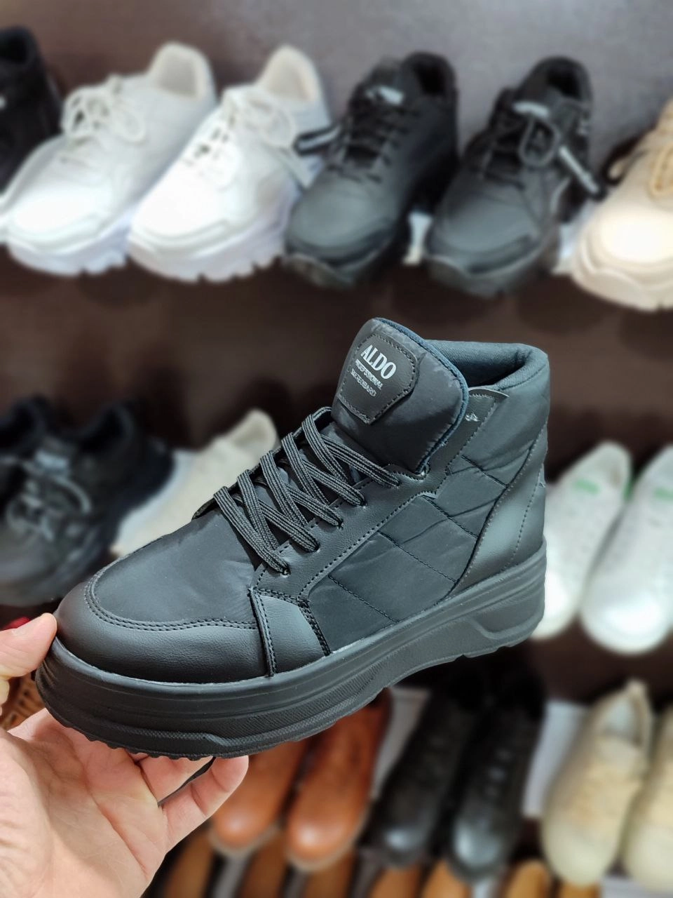 خرید کتونی کاپشنی زنانه