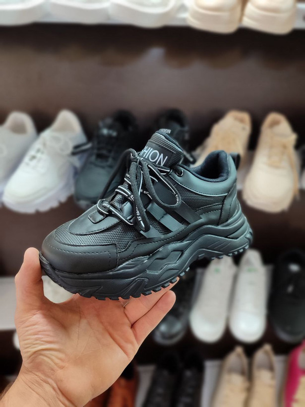 کتونی لجدار دخترانه