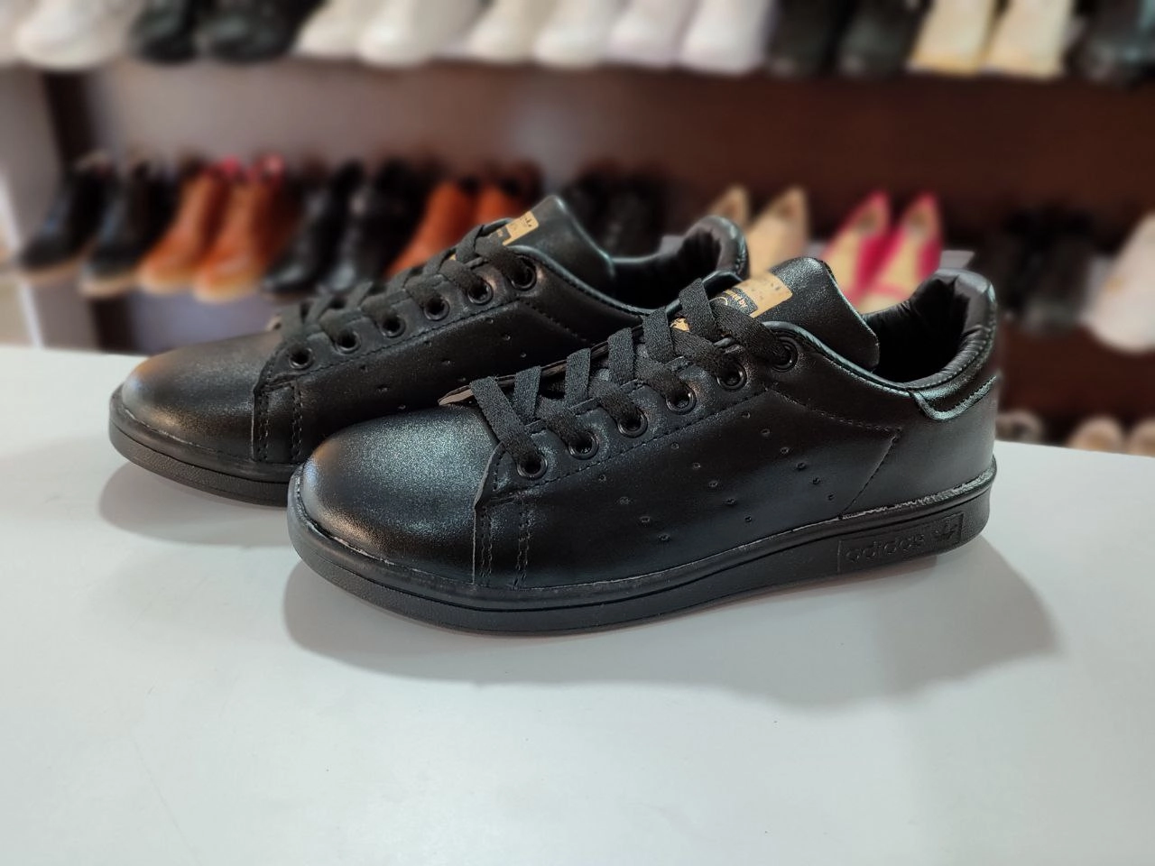 فروشگاه اینترنتی کتونی زنانه و دخترانه