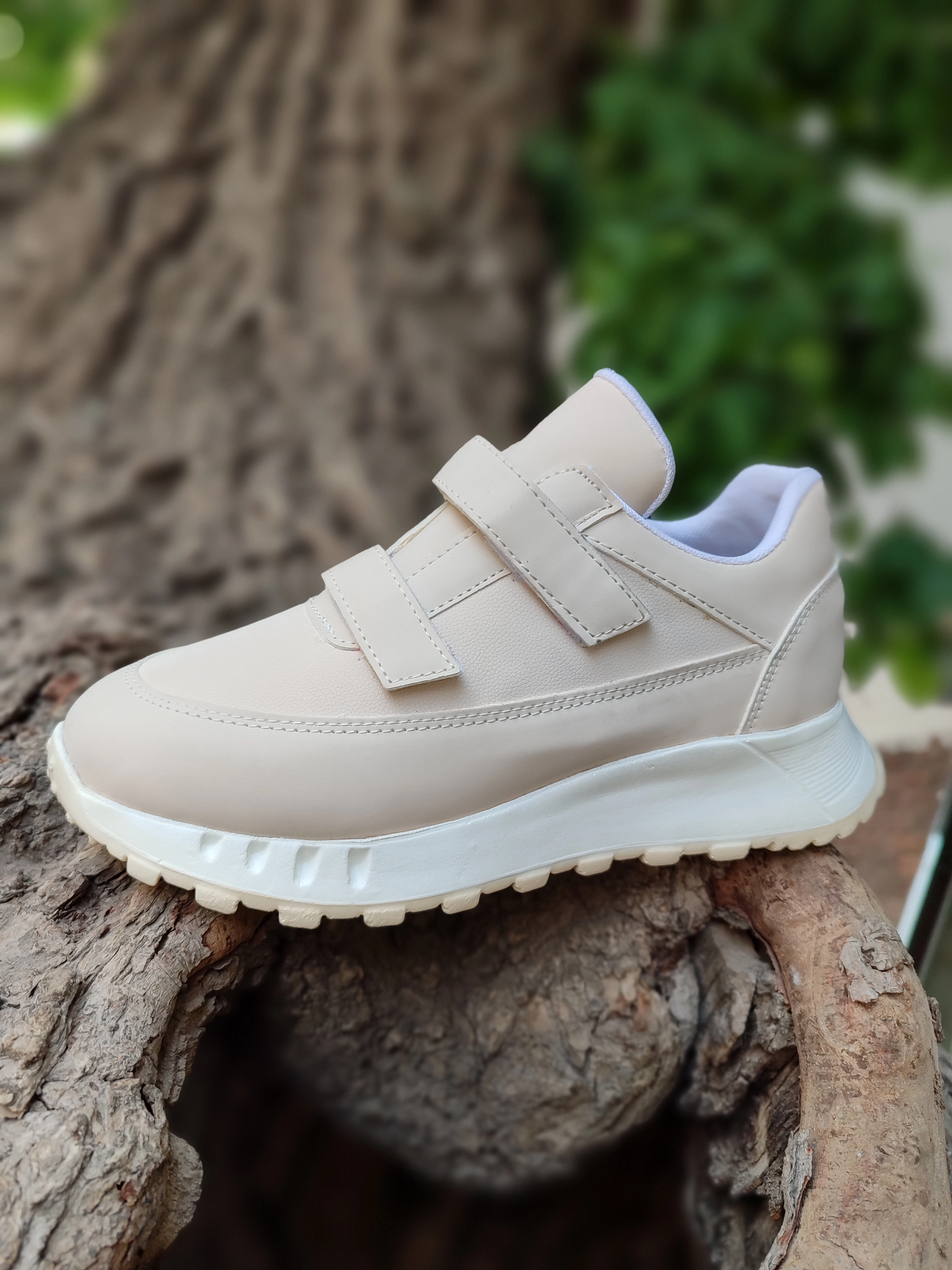 قیمت و خرید کتانی چسبی زنانه