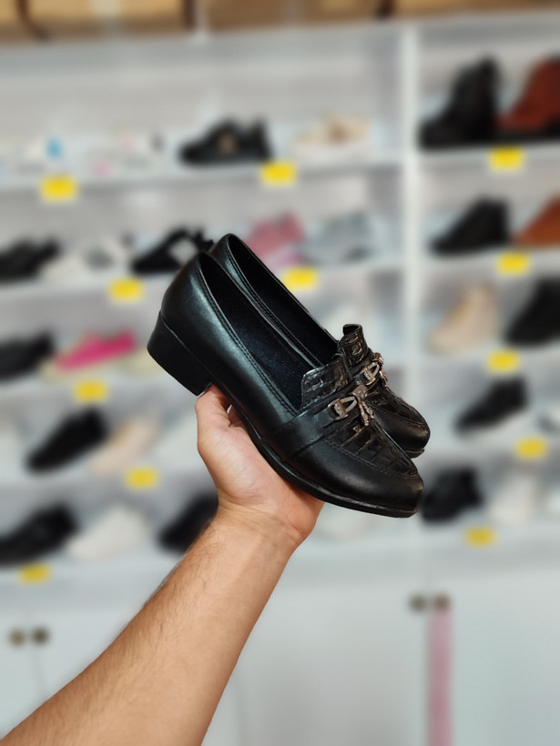 حراج کفش و کالج زنانه