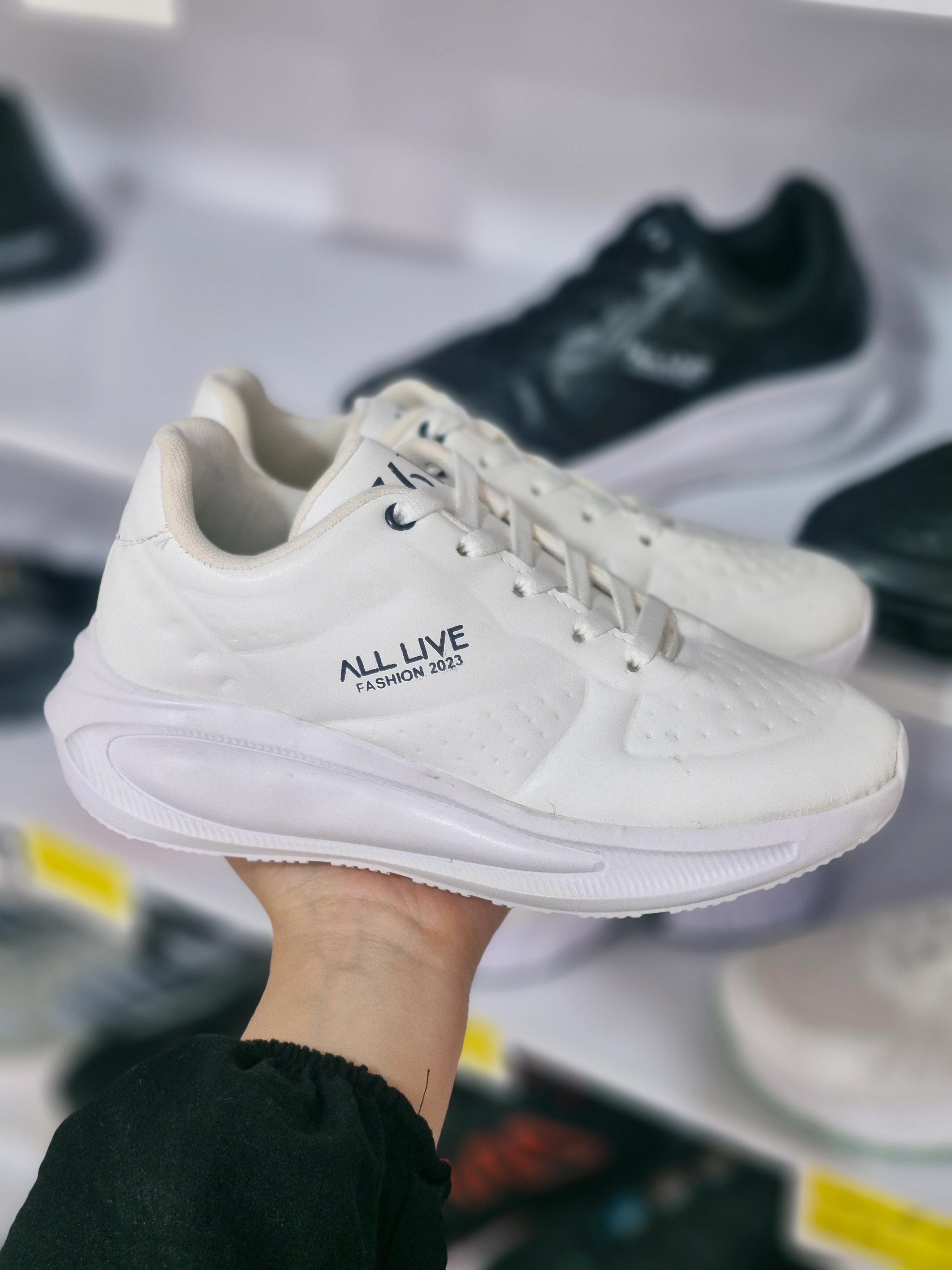 کتانی سفید زنانه