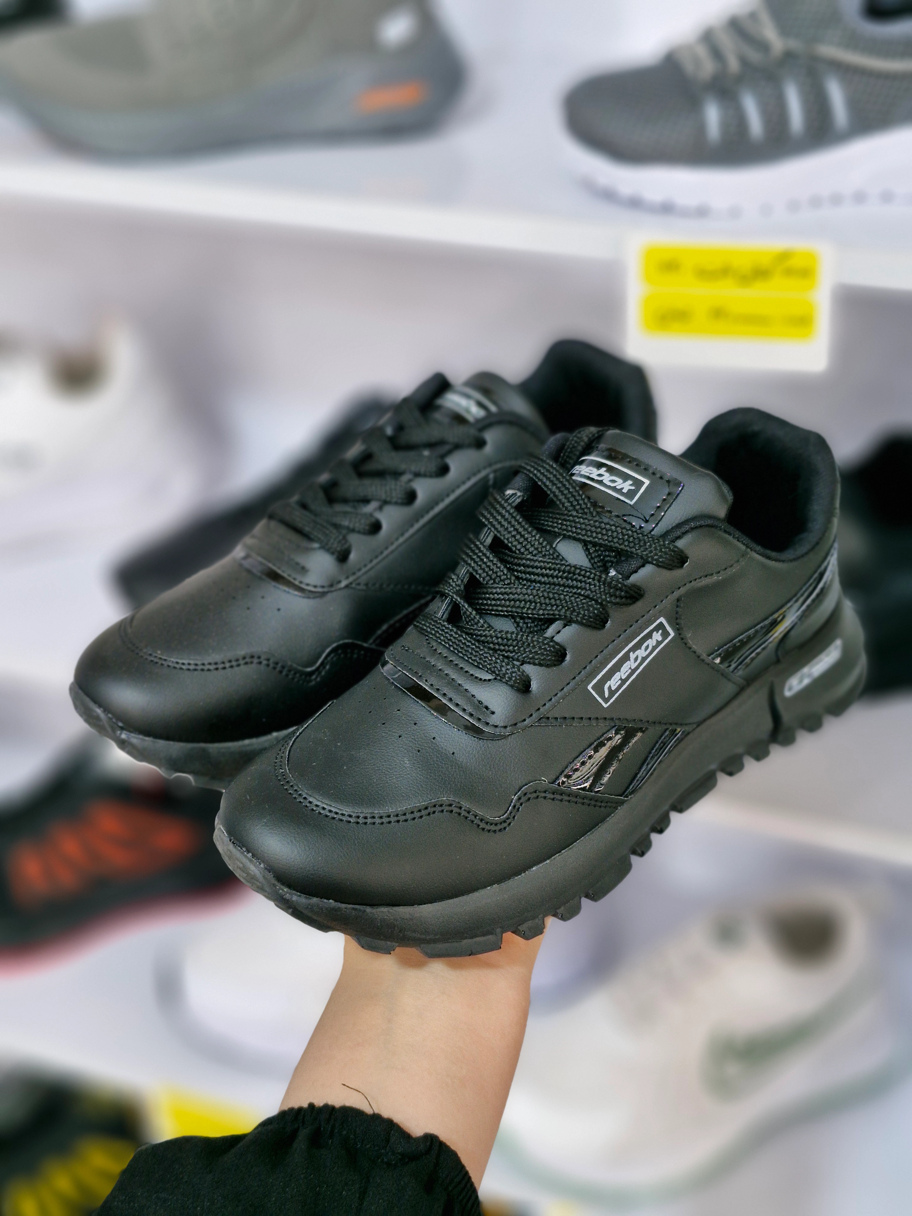 کتانی ریبوک