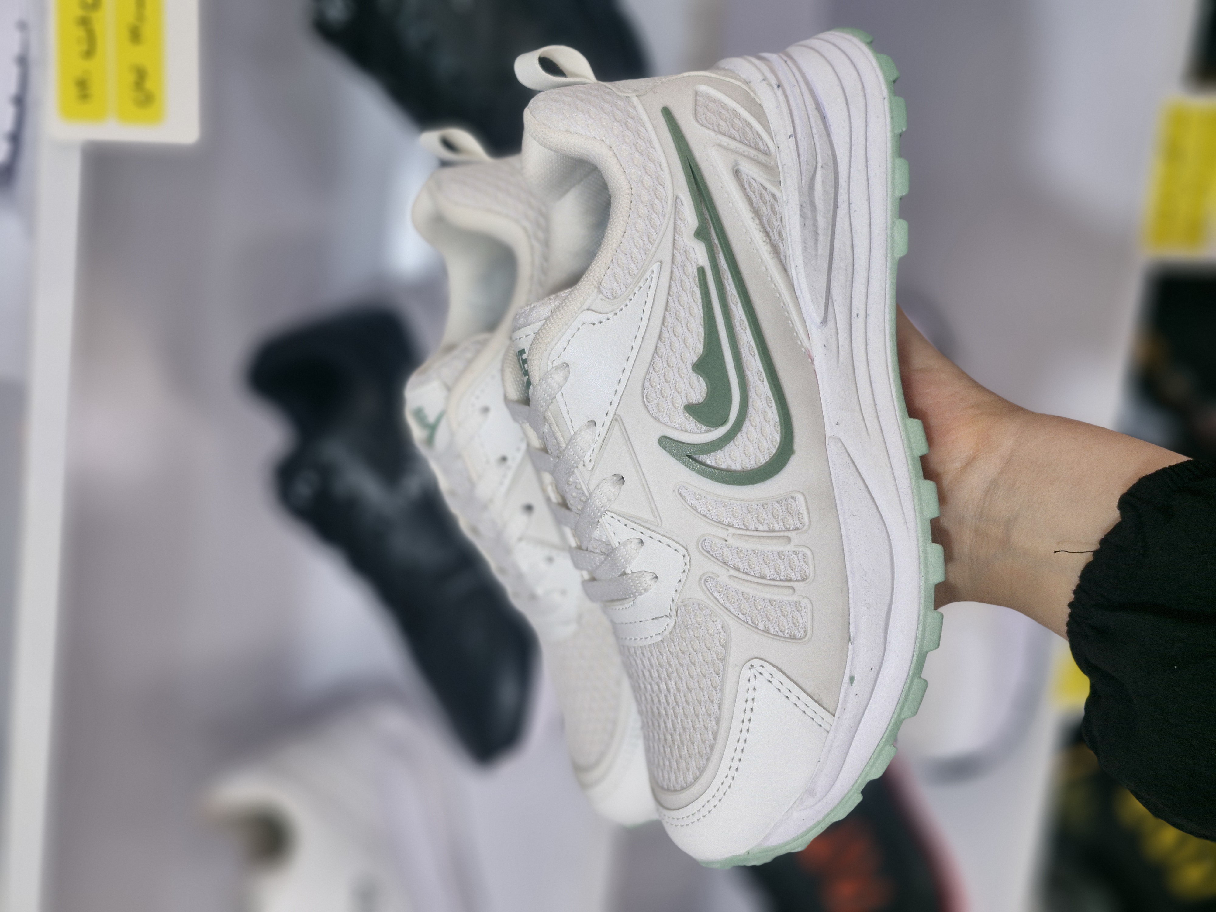 قیمت و خرید کتانی نایک زنانه