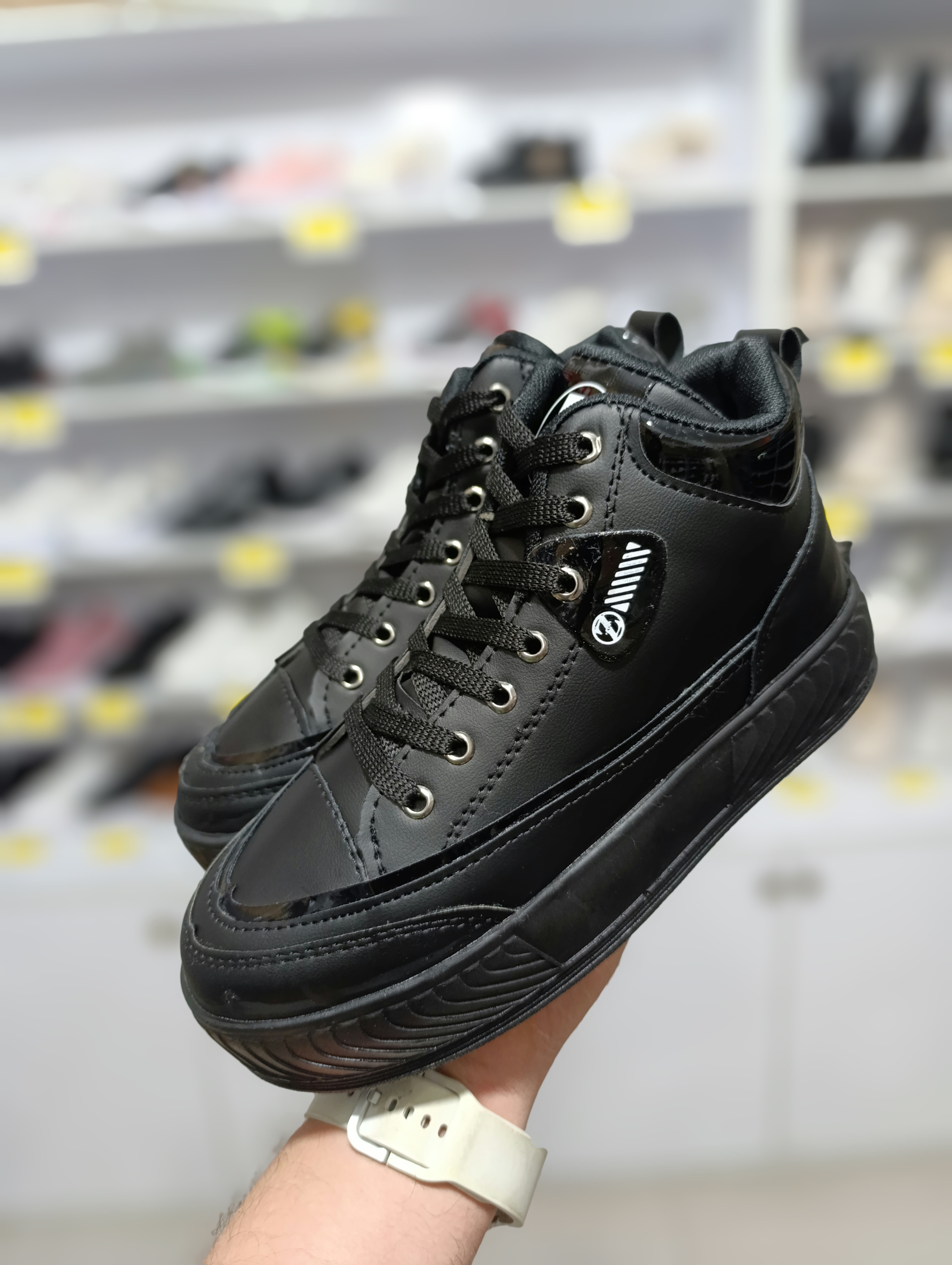 قیمت و خرید کتونی ساقدار زنانه