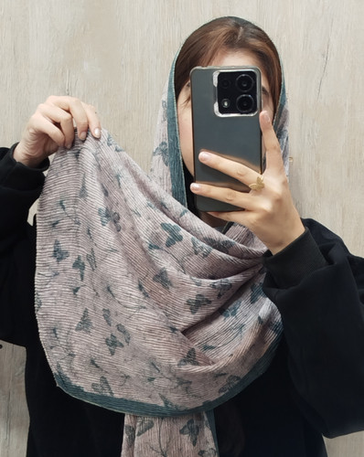 شال برشکا طرح دار
